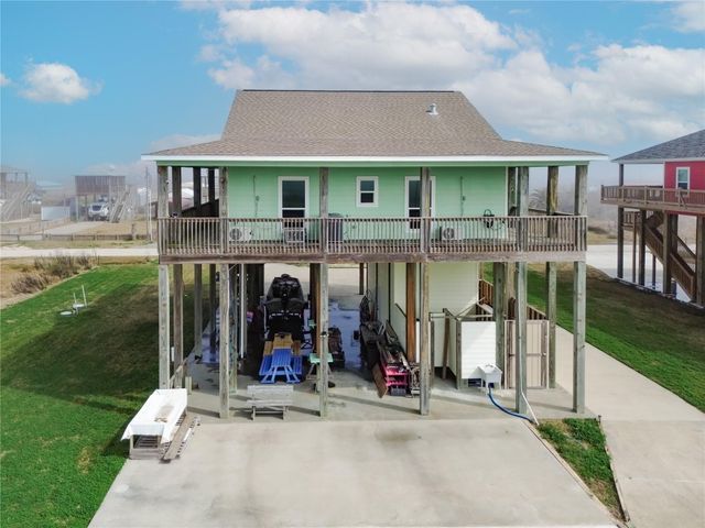 1111 Mabry Road, Gilchrist, TX 77617