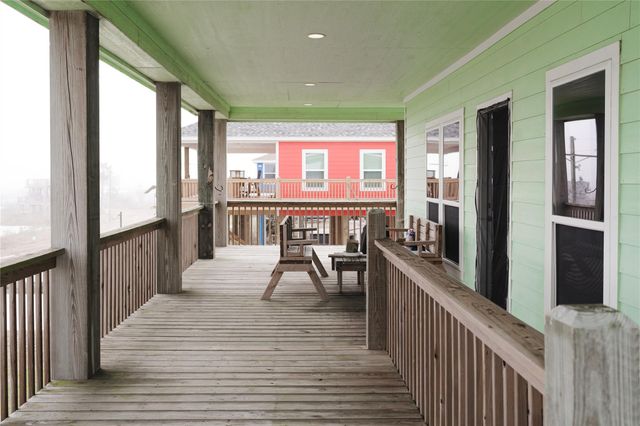 1111 Mabry Road, Gilchrist, TX 77617