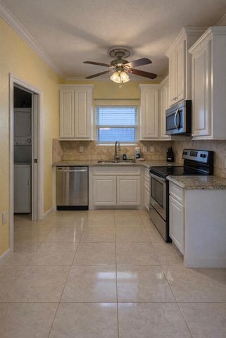 1111 Mabry Road, Gilchrist, TX 77617