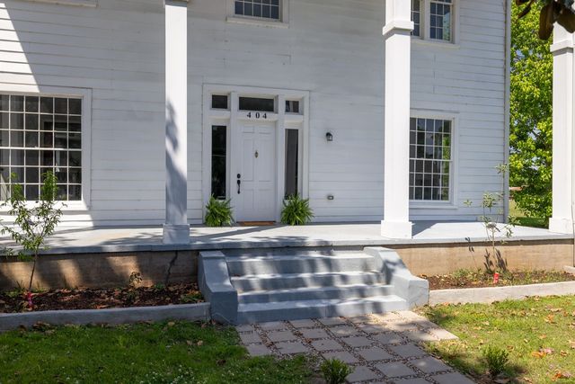 404 LIBERTY AVE E, Covington, TN 38019