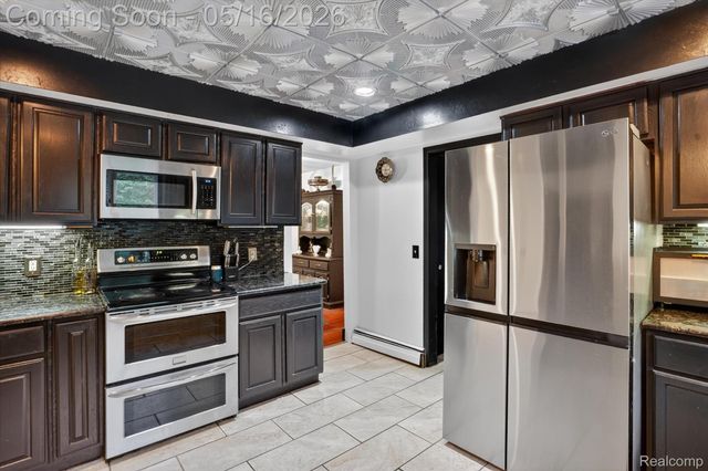 17301 Donohue Road, Unadilla Township, MI 48169