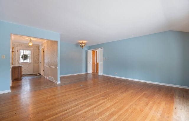 1229 Suffolk Street, Naperville, IL 60563