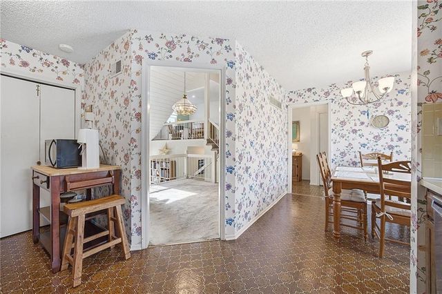 14315 W 90th Court, Lenexa, KS 66215