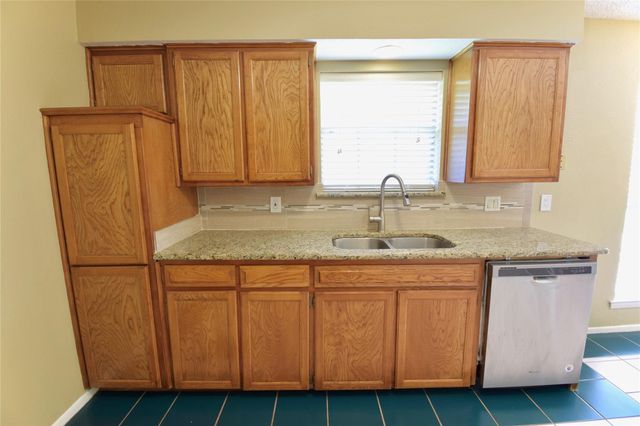 5604 Ember Drive, Arlington, TX 76016