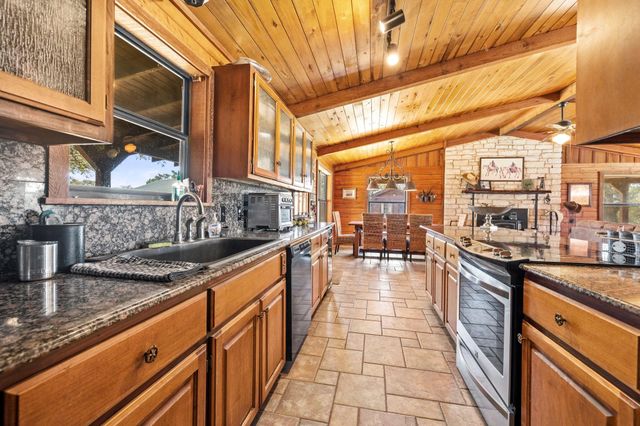2102 PR 1377, Lampasas, TX 76550