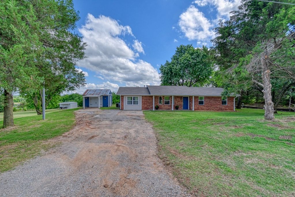 272 W Water Front Drive, Ninnekah, OK 73067
