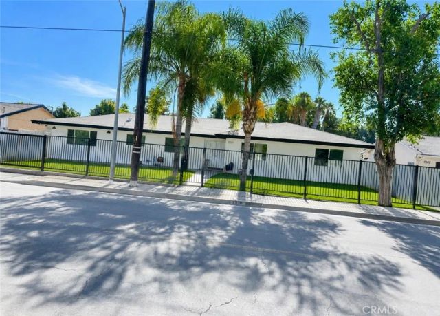 7810 Vanalden, Reseda, CA 91335