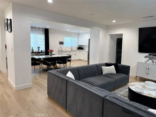 7810 Vanalden, Reseda, CA 91335