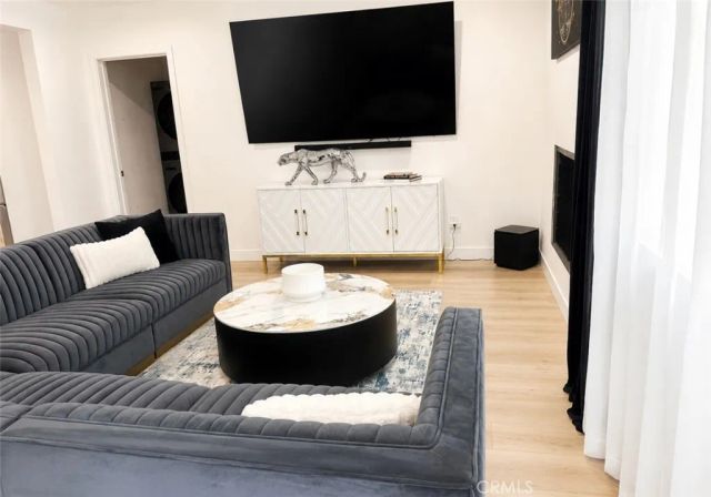 7810 Vanalden, Reseda, CA 91335