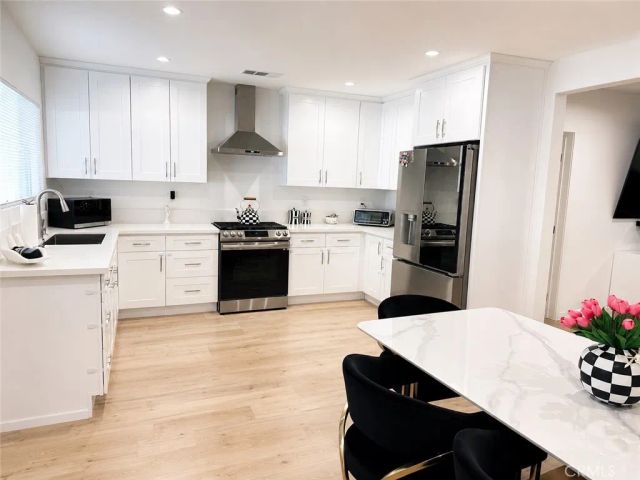7810 Vanalden, Reseda, CA 91335