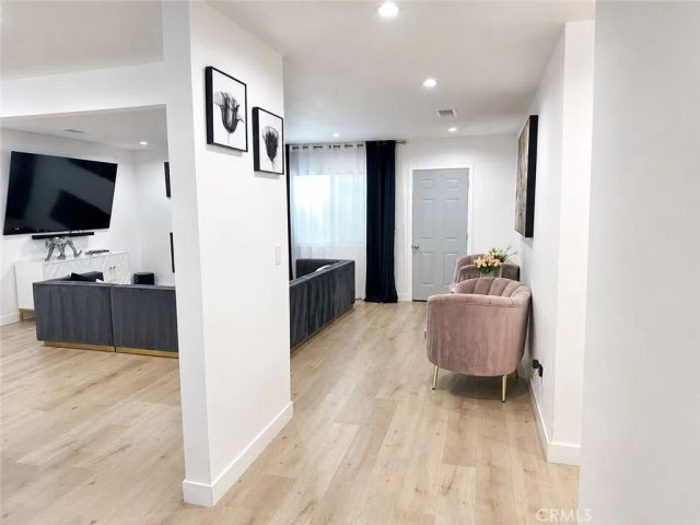 7810 Vanalden, Reseda, CA 91335