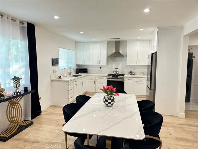 7810 Vanalden, Reseda, CA 91335