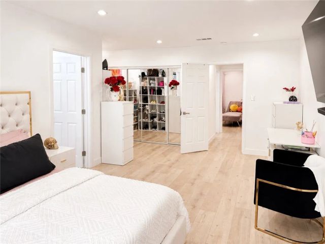 7810 Vanalden, Reseda, CA 91335