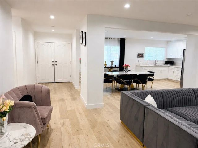 7810 Vanalden, Reseda, CA 91335
