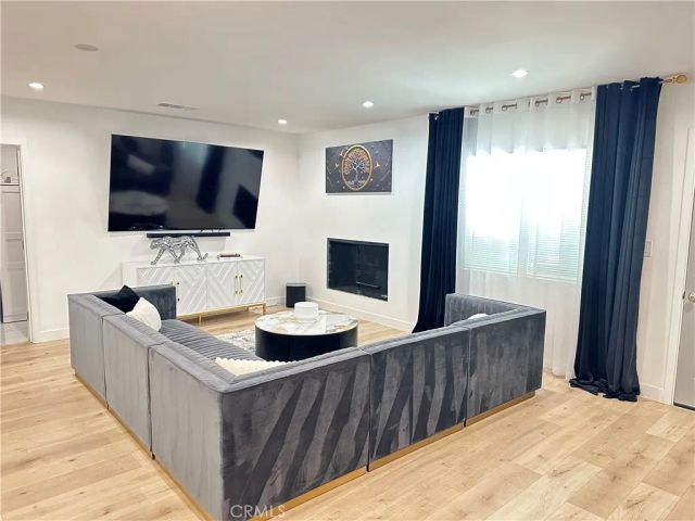 7810 Vanalden, Reseda, CA 91335