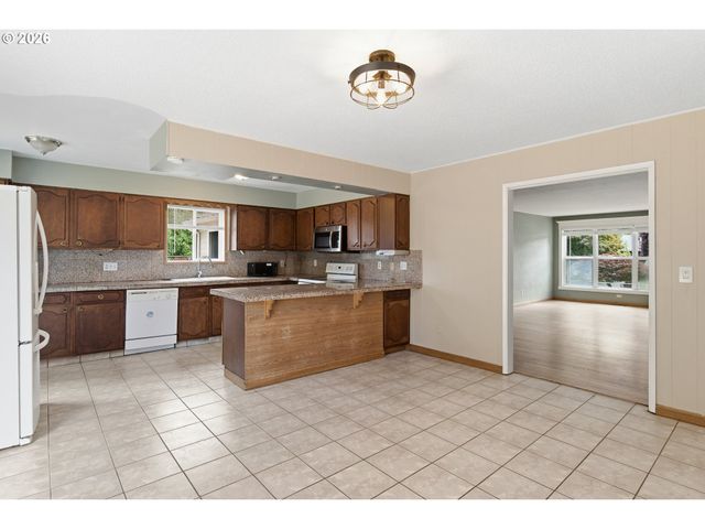 13717 Se MILL St, Portland, OR 97233
