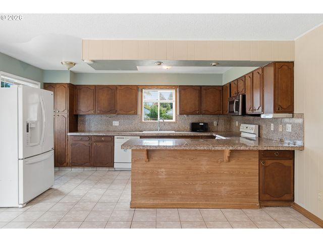 13717 Se MILL St, Portland, OR 97233