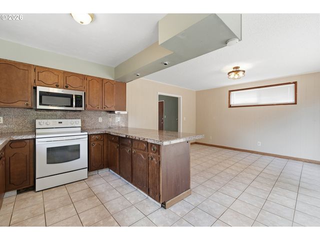 13717 Se MILL St, Portland, OR 97233