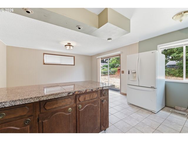13717 Se MILL St, Portland, OR 97233