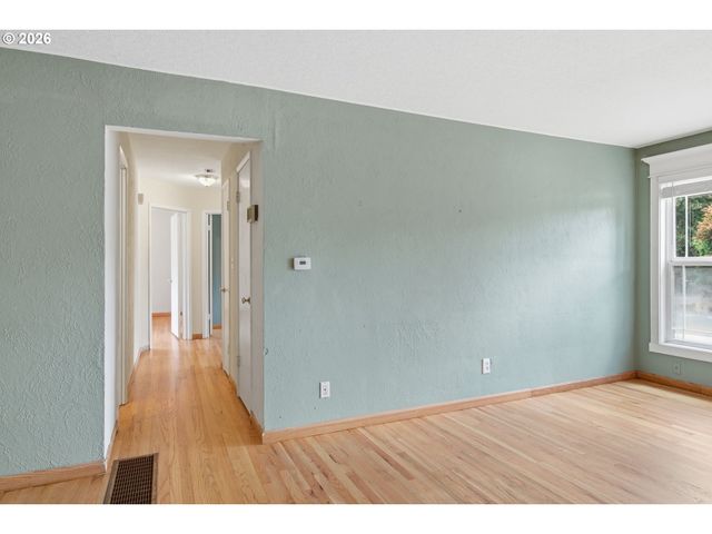 13717 Se MILL St, Portland, OR 97233