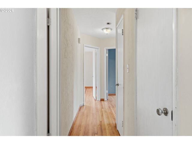 13717 Se MILL St, Portland, OR 97233
