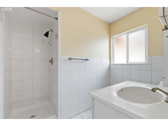13717 Se MILL St, Portland, OR 97233