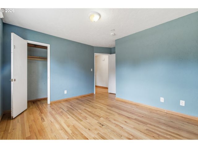 13717 Se MILL St, Portland, OR 97233