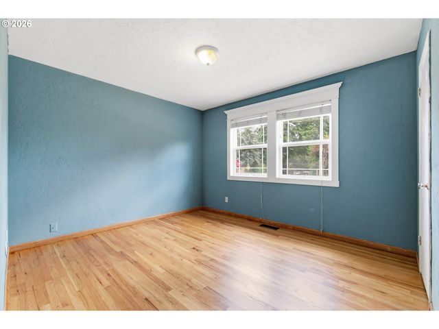 13717 Se MILL St, Portland, OR 97233