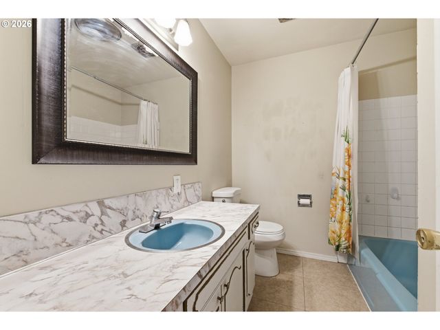 13717 Se MILL St, Portland, OR 97233