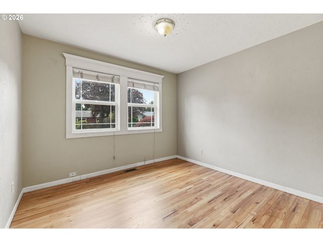 13717 Se MILL St, Portland, OR 97233