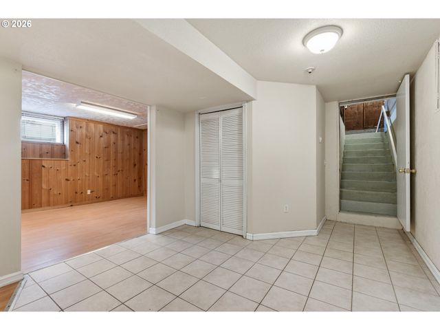 13717 Se MILL St, Portland, OR 97233