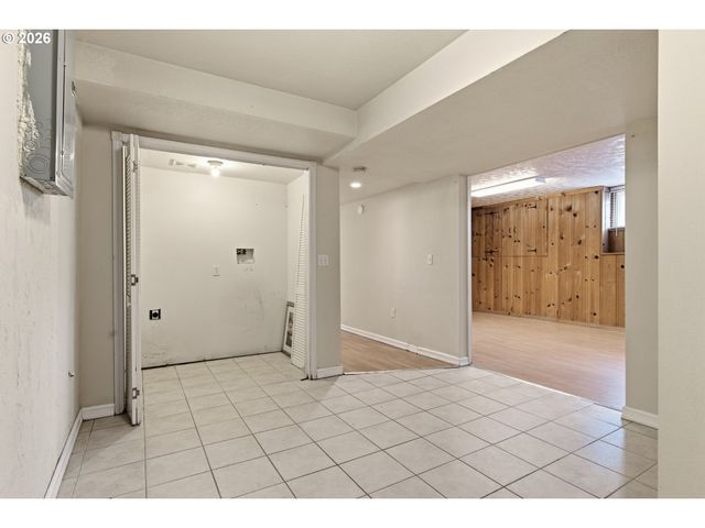 13717 Se MILL St, Portland, OR 97233