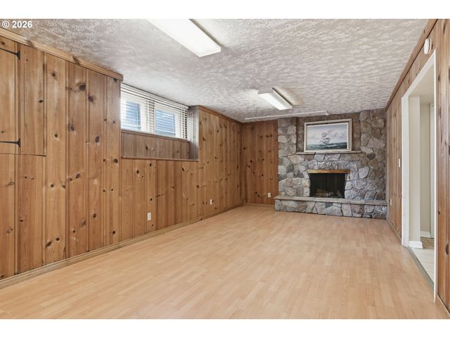 13717 Se MILL St, Portland, OR 97233