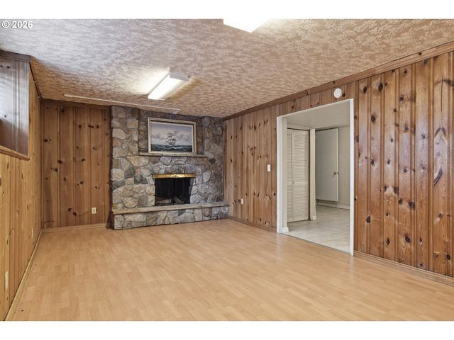 13717 Se MILL St, Portland, OR 97233