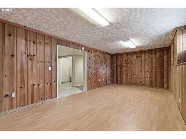 13717 Se MILL St, Portland, OR 97233