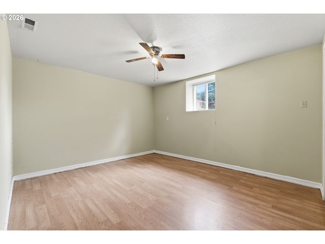 13717 Se MILL St, Portland, OR 97233