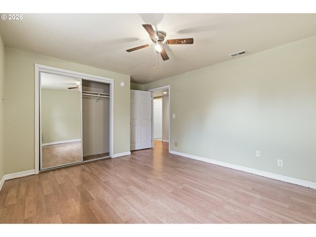 13717 Se MILL St, Portland, OR 97233