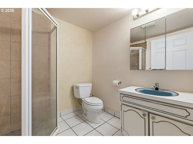 13717 Se MILL St, Portland, OR 97233