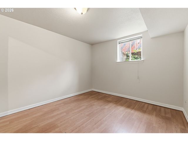 13717 Se MILL St, Portland, OR 97233