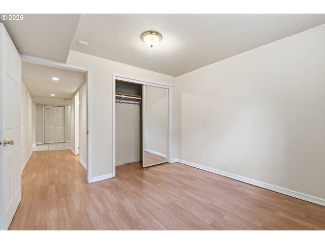 13717 Se MILL St, Portland, OR 97233