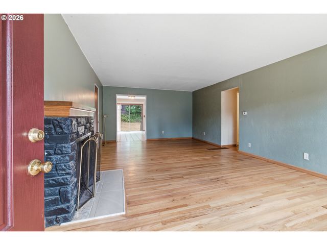 13717 Se MILL St, Portland, OR 97233