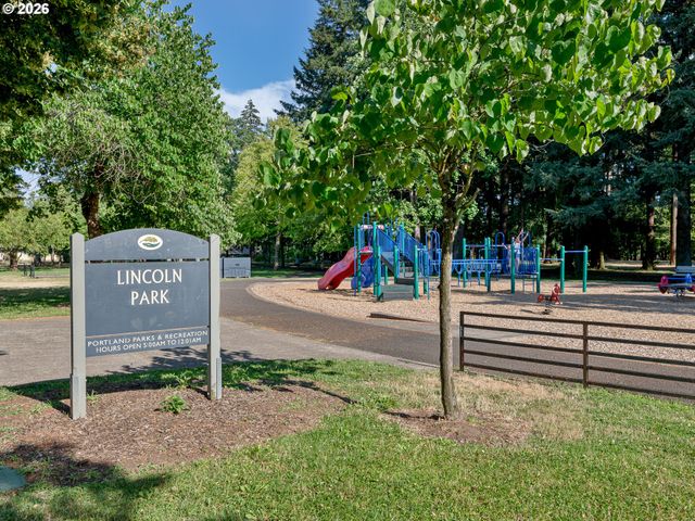 13717 Se MILL St, Portland, OR 97233