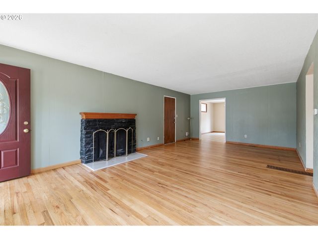 13717 Se MILL St, Portland, OR 97233