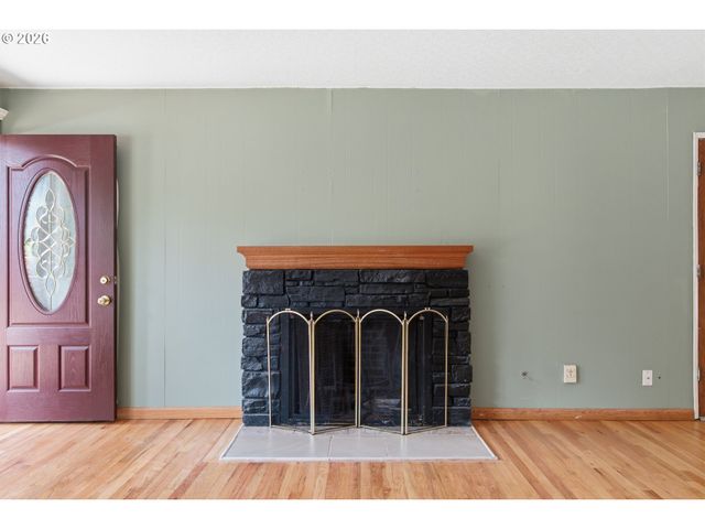 13717 Se MILL St, Portland, OR 97233