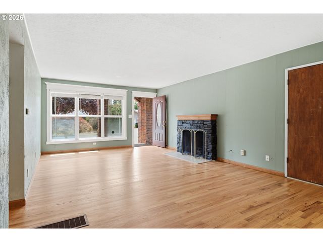 13717 Se MILL St, Portland, OR 97233