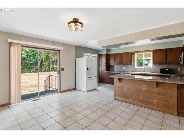 13717 Se MILL St, Portland, OR 97233