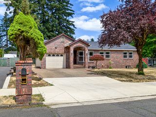 13717 Se MILL St, Portland, OR 97233