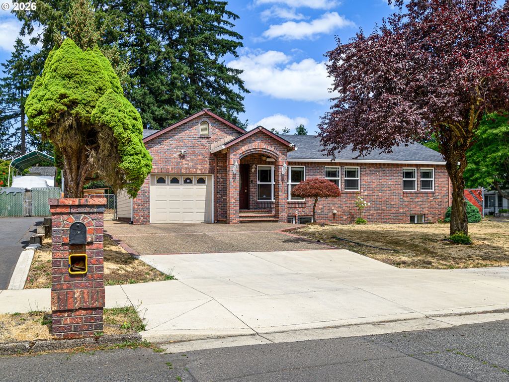 13717 Se MILL St, Portland, OR 97233