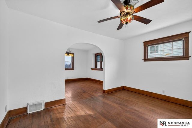 1507 S 25th Avenue, Omaha, NE 68105