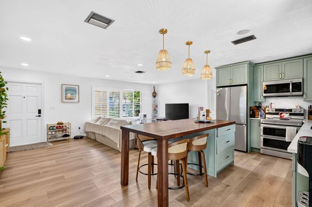 902 SE OCEAN Avenue, Stuart, FL 34996